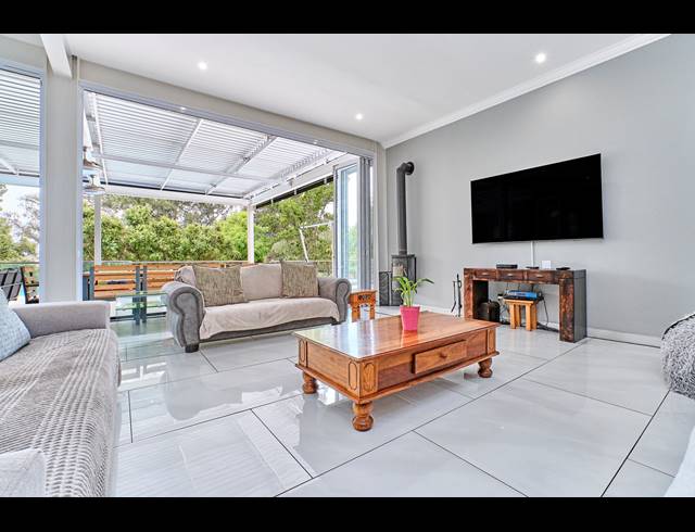 6 BEDROOM HOUSE FOR SALE IN BLUE HILLS COUNTRY ESTATE